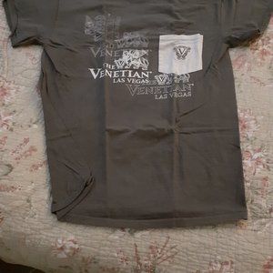 The VEVETIAN Las Vegas short sleeve EUC size Medium T-shirt.